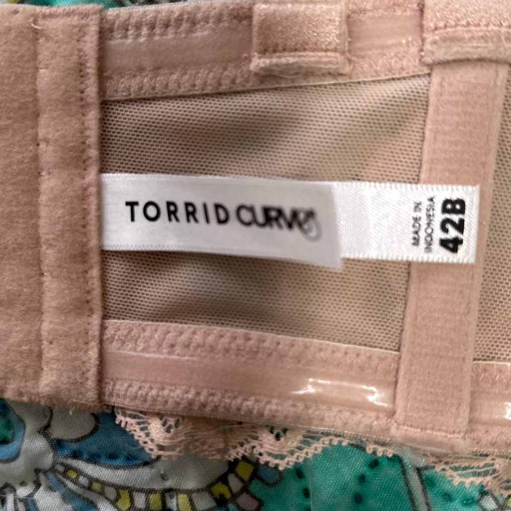 Torrid 42B underwire strapless bra!!